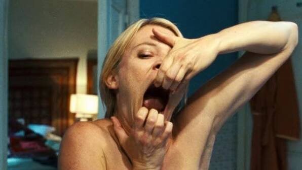 Кадр из фильма "Зеркала" (2008 г.)