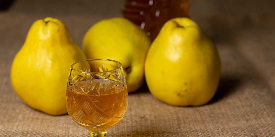 Айвовый ликер: солнечный напиток для теплых вечеров