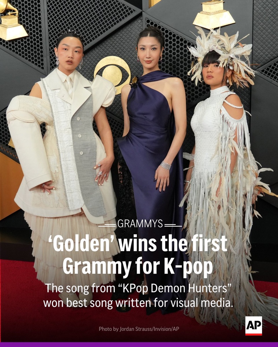 ну, простите, у двух девочек почти всегда костюмы совсем не кпоп