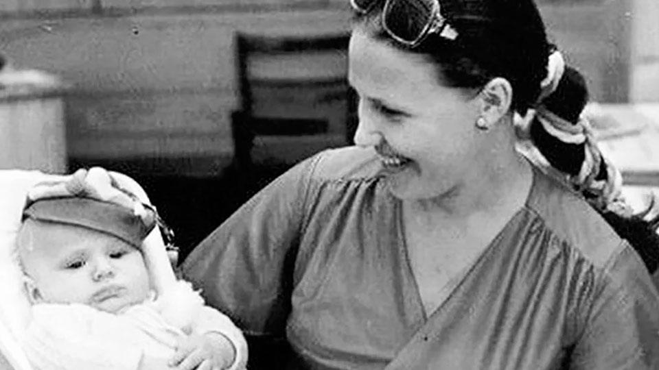 Надежда Бабкина с новорожденным сыном Данилой