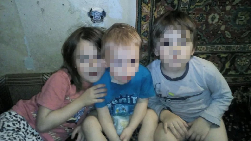 Паша с братом и сестрой. Фото: соцсети