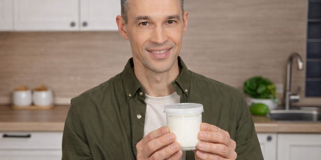 Врач рассказал, почему он почти перестал есть сметану. Прав или перегнул?