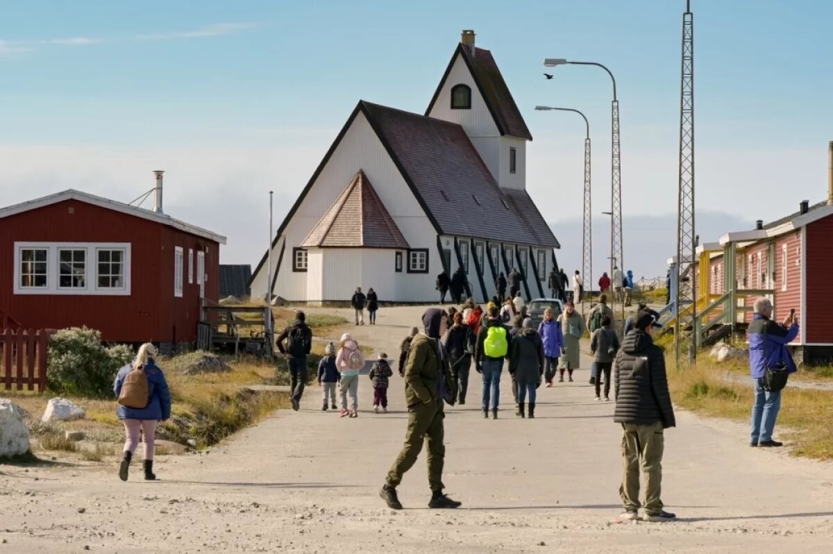    Генетические данные, собранные у современных жителей Гренландии, указывают на то, что их непосредственные предки прибыли на остров сравнительно недавно в масштабах человеческой истории — около 1000 лет назад.