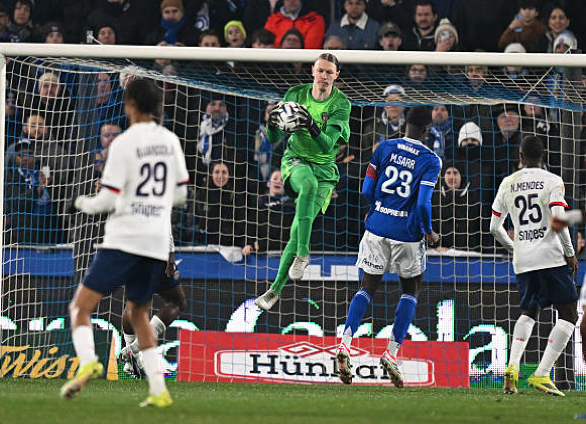     Во Франции отреагировали на победное выступление Сафонова в матче со «Страсбуром»