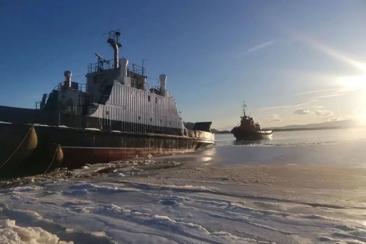    На Камчатке завершён капремонт парома, курсирующего через протоку Озёрная