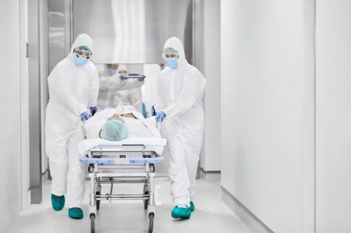    Эпидемиологи выявляют все контакты заболевших, чтобы предотвратить дальнейшее распространение вируса.