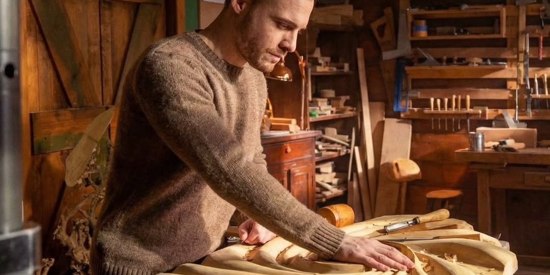 Керем Бюрсин. Резьба по дереву.