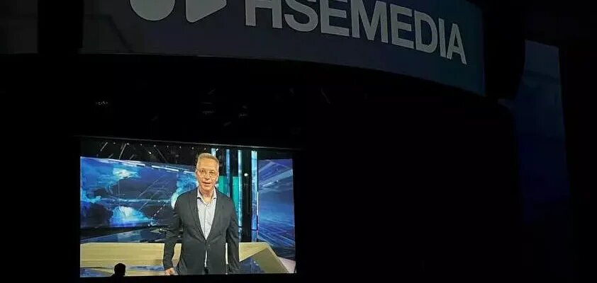    1 февраля в Центре культуры Национального исследовательского университета «Высшая школа экономики» прошёл День открытых дверей Института медиа. К абитуриентам и их родителям с вступительной речью обратился директор Института медиа Эрнест Гедревич Мацкявичюс. Виктория Шкарубо