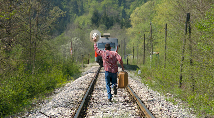 Все куда-то идут.
Ты вроде тоже, но как будто позже.