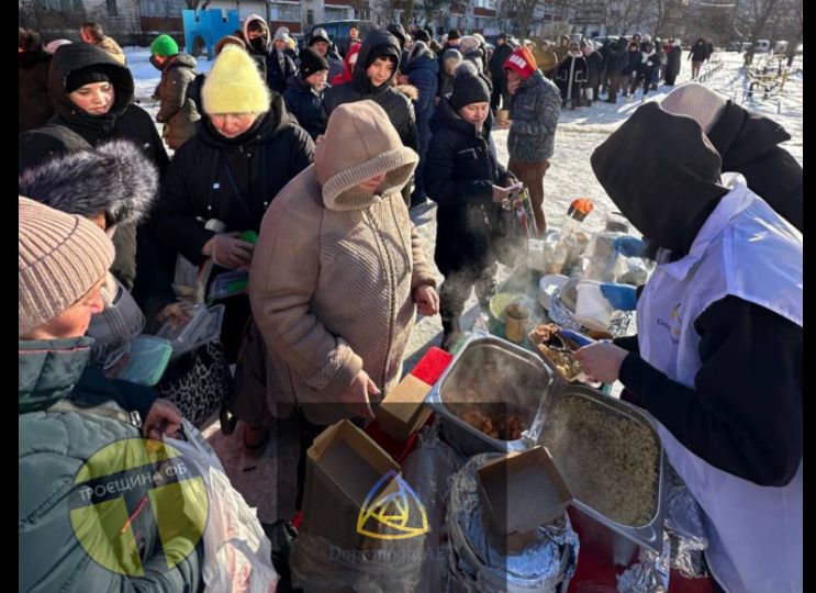 В Киеве температура упала ниже 20: люди выстраиваются в очереди за бесплатной едой, сотни многоэтажек без тепла, света нет 16—18 часов