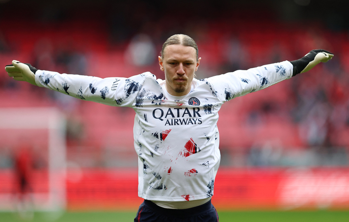    Вратрь ПСЖ Матвей Сафонов  REUTERS/Stephane Mahe