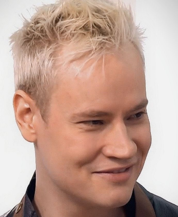 Обаятельный Ярослав Дронов потерял связь с соцсетями.