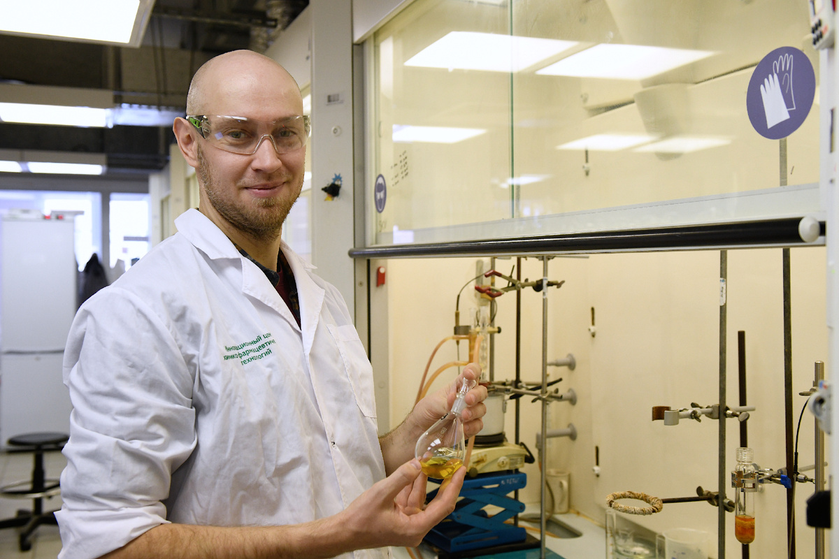 Как поясняет Константин Саватеев, ученым предстоит еще огромный объем работы. Фото: Владимир Петров / УрФУ.