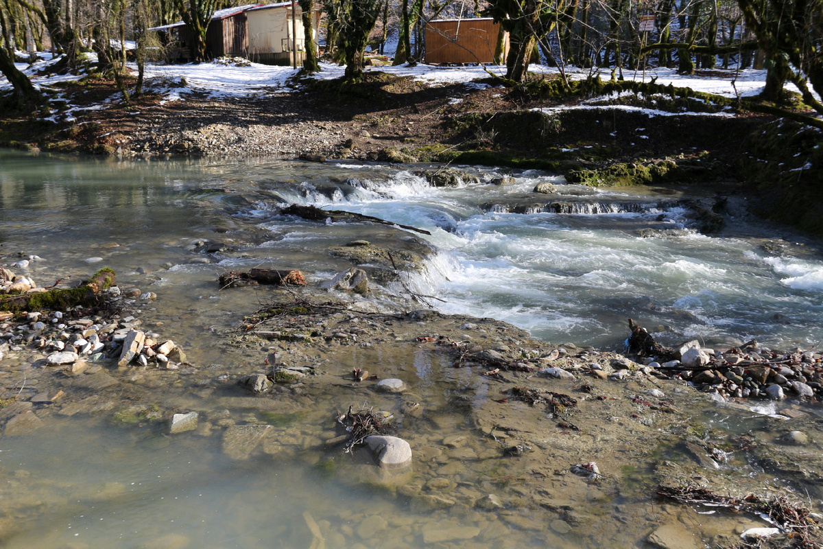 Небольшие пороги на реке Псахо