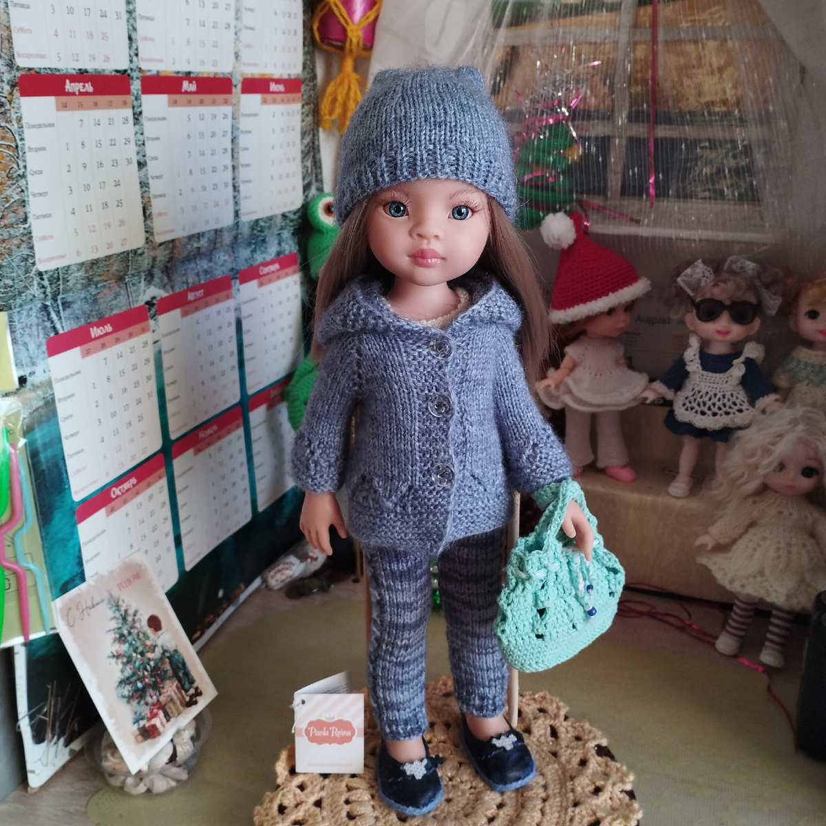 Полупальто по описанию Инны Рудометовой ( описание нашла в вк!) и шапочка колпак, надо ей пришить бамбошку, которую ещё не сделала. Штанишки связаны давно. И пришлись кстати , смотрится как костюмчик. 