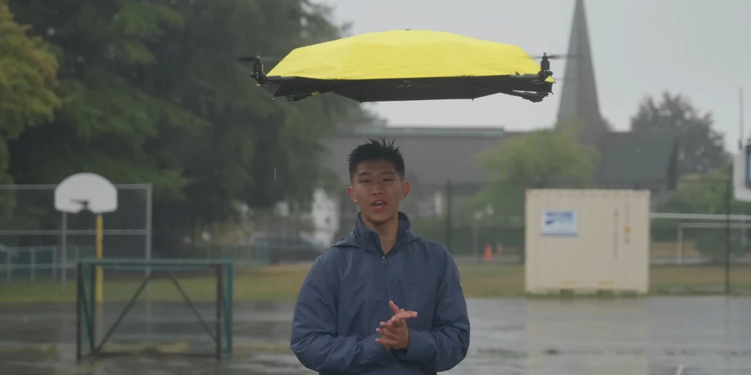 Летающий зонт из Китая самостоятельно следует за своим владельцем