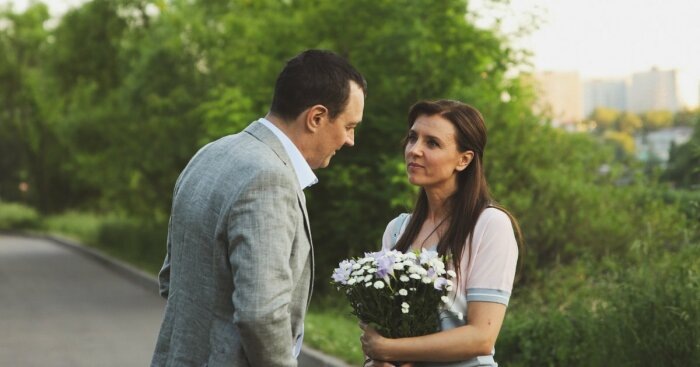 Егор Бероев и Ксения Алферова в фильме "На солнце, вдоль рядов кукурузы". Фото: Культурология