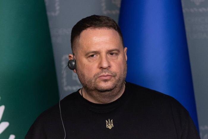 Обложка © Shutterstock / FOTODOM / UkrPictures