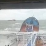     Тонущий танкер "Волгонефть 212" (скрин с видео)