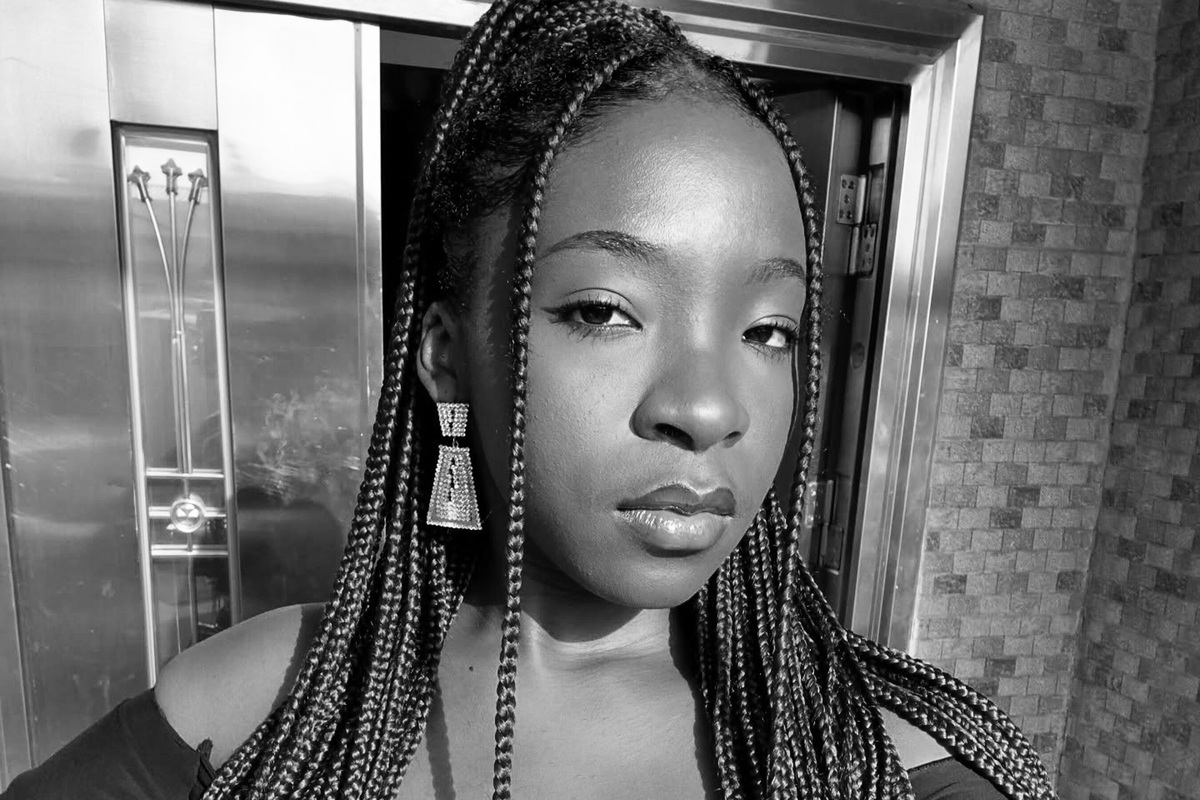     Скончалась от укуса змеи в 26 лет участница шоу «Голос» Ифунанья Нвангене