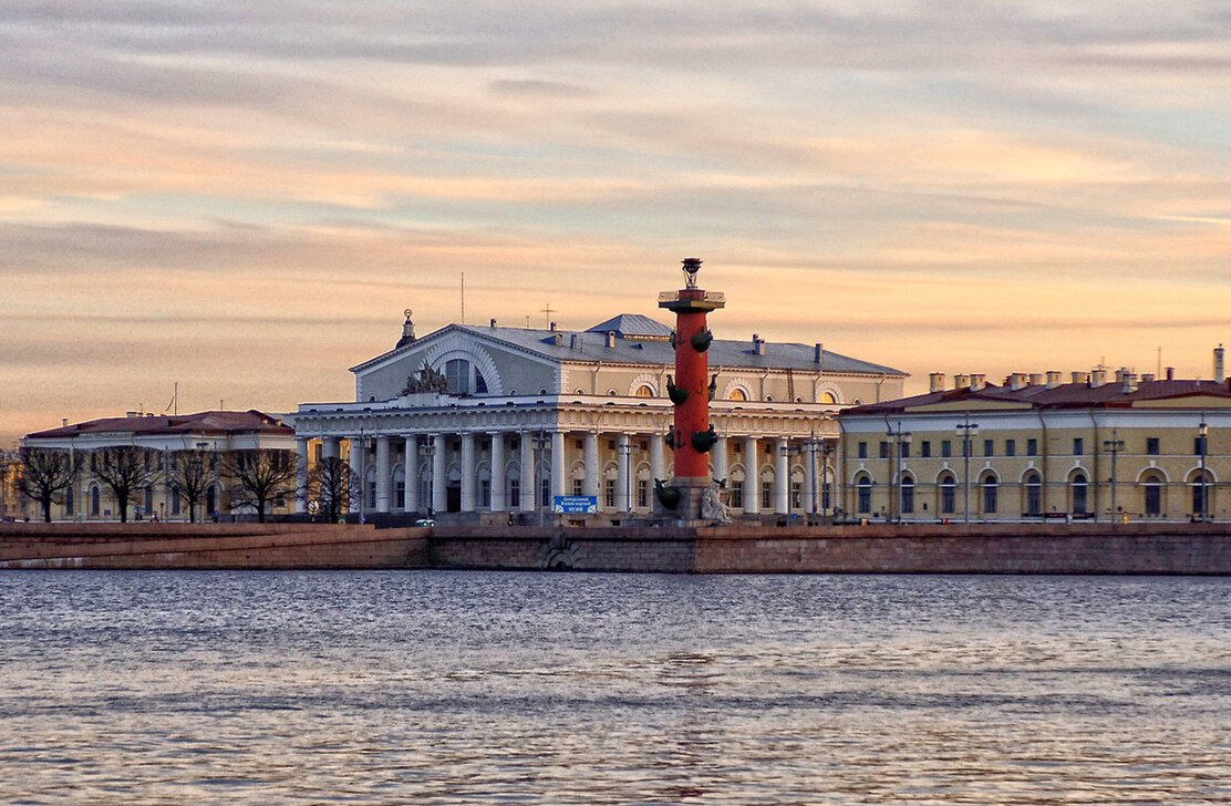 Здание Биржи (на Стрелке Васильевского острова)