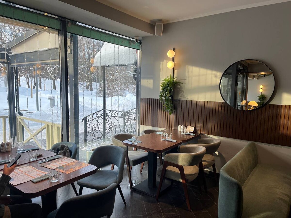 наш столик у окна