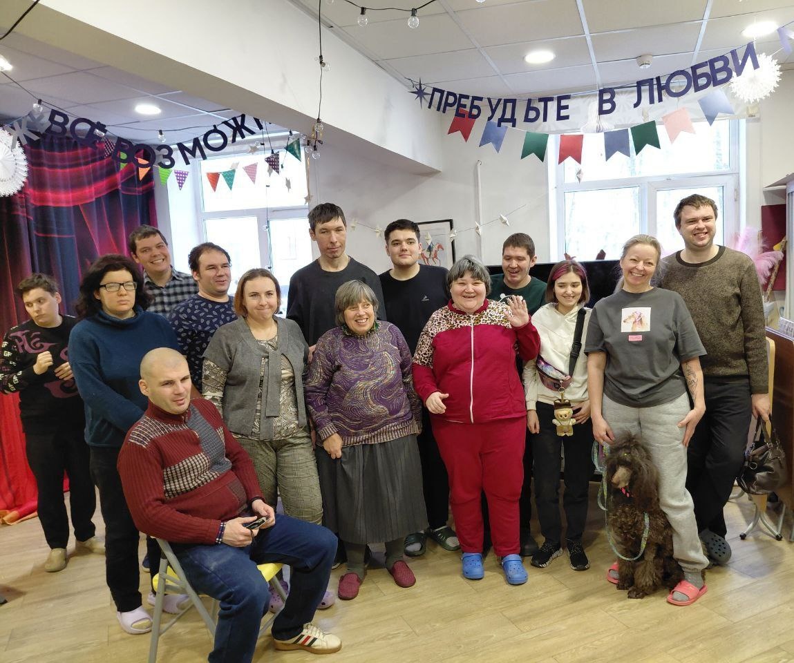 Наталья Валентиновна с подопечными фонда "Единение"