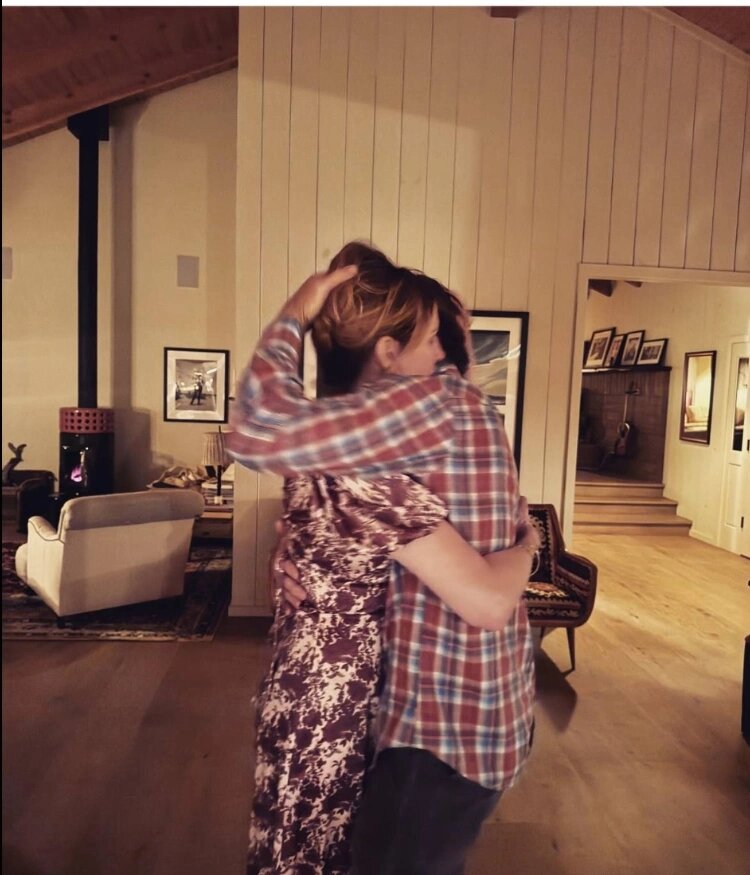 Джулия Робертс показала редкое фото с мужем. Источник: Instagram (запрещенная в России соцсеть; принадлежит компании Meta, признанной экстремистской организацией и запрещенной в РФ)📷
