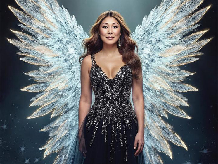     Аните Цой предъявили за декольте / Из личного архива