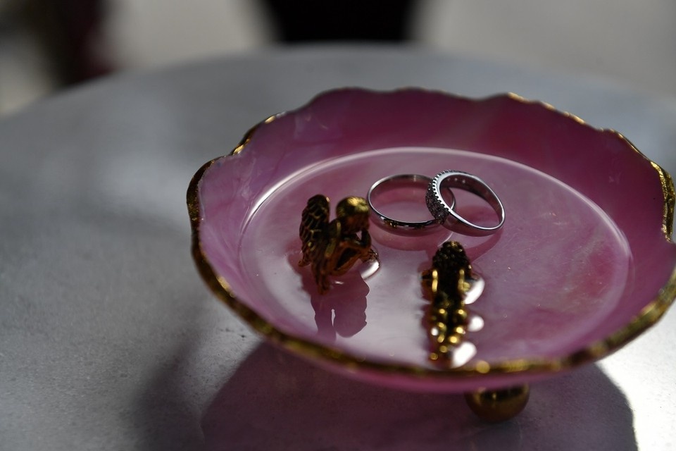    В этом выпуске четыре пары представляют свои торжества. Иван МАКЕЕВ