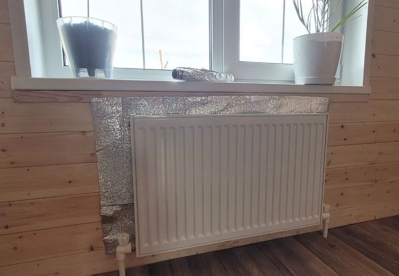 Не грейте улицу: простой экран за батареей поможет сэкономить на отоплении и подарит квартире тепло