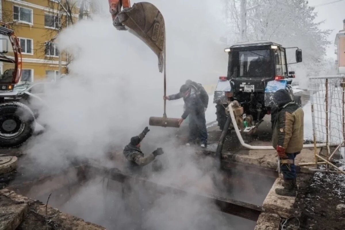    «Течёт с потолков и стен».