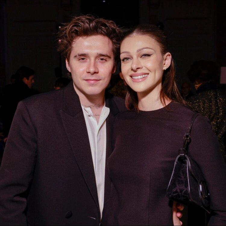 Бруклин Бекхэм с женой Николой Пельтц