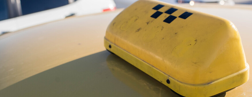 Таксист выгнал на мороз женщину с грудным ребенком в Сургуте