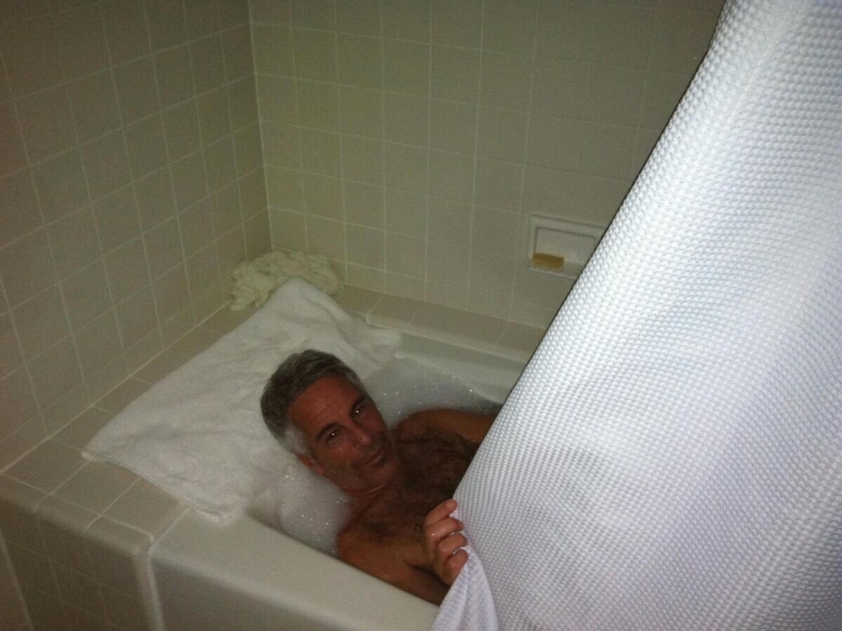    Фото покойного финансиста Джеффри Эпштейна | © Фото : Сайт демократов из Комитета по надзору Палаты представителей