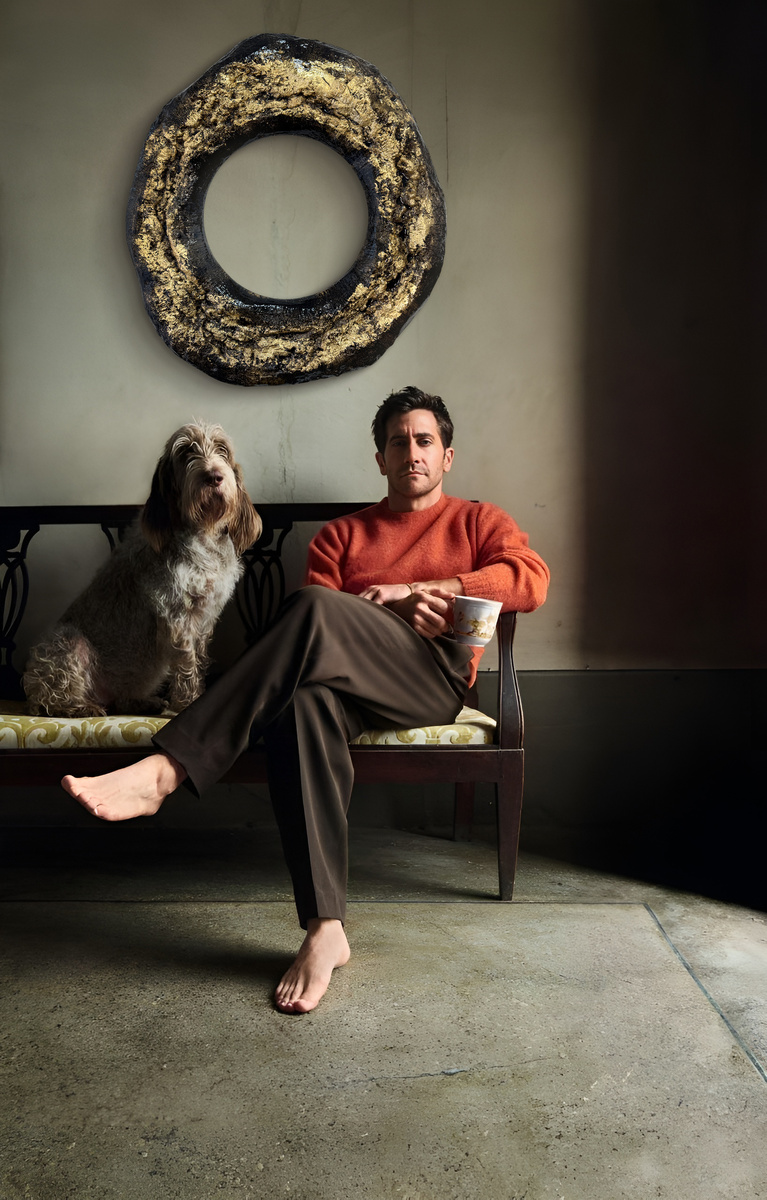 Мужчина в гостиной