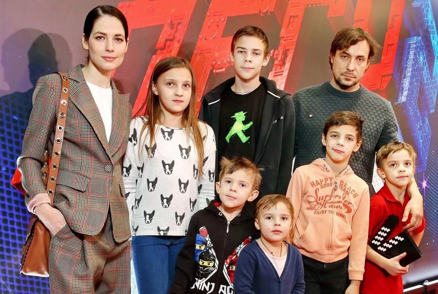 Юлия Снигирь и Евгений Цыганов с детьми / фото из открытых источников