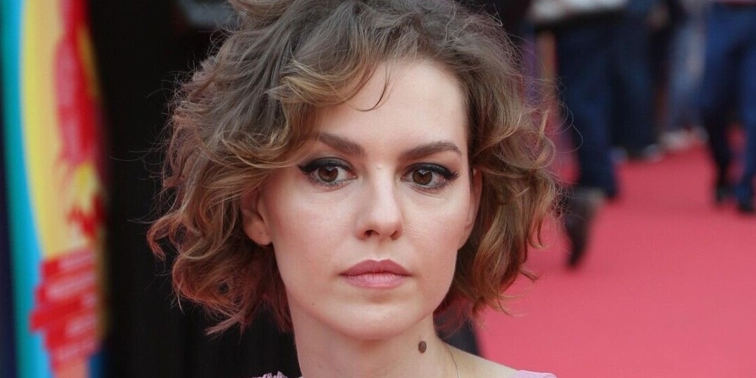 Как выглядят 10 актрис, которых бросили в самый тяжёлый момент