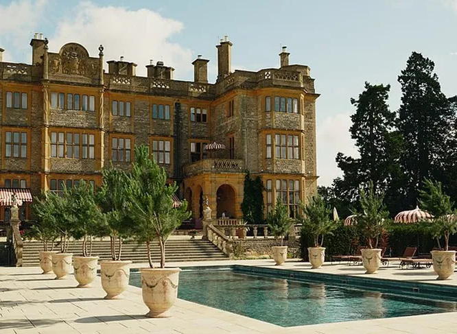 Льюис Хэмилтон и Ким Кардашьян отдохнули в поместье Estelle Manor