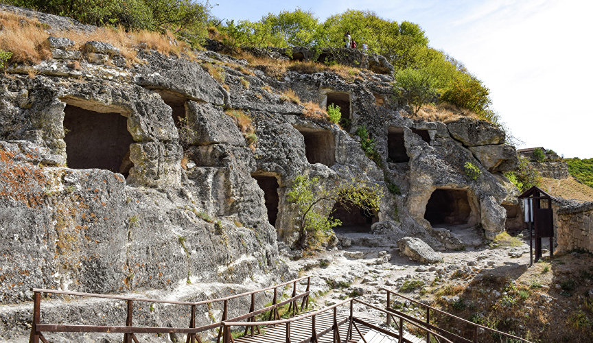 Город на краю пропасти: как Чуфут-Кале стал неприступной крепостью, секретной тюрьмой и хранилищем одной тайны