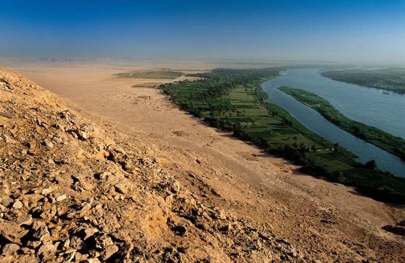 Место на берегу Нила, где строилась новая столица, Ахетатон.