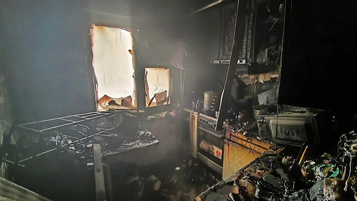    В Нижневартовске спасли пятерых человек на пожаре