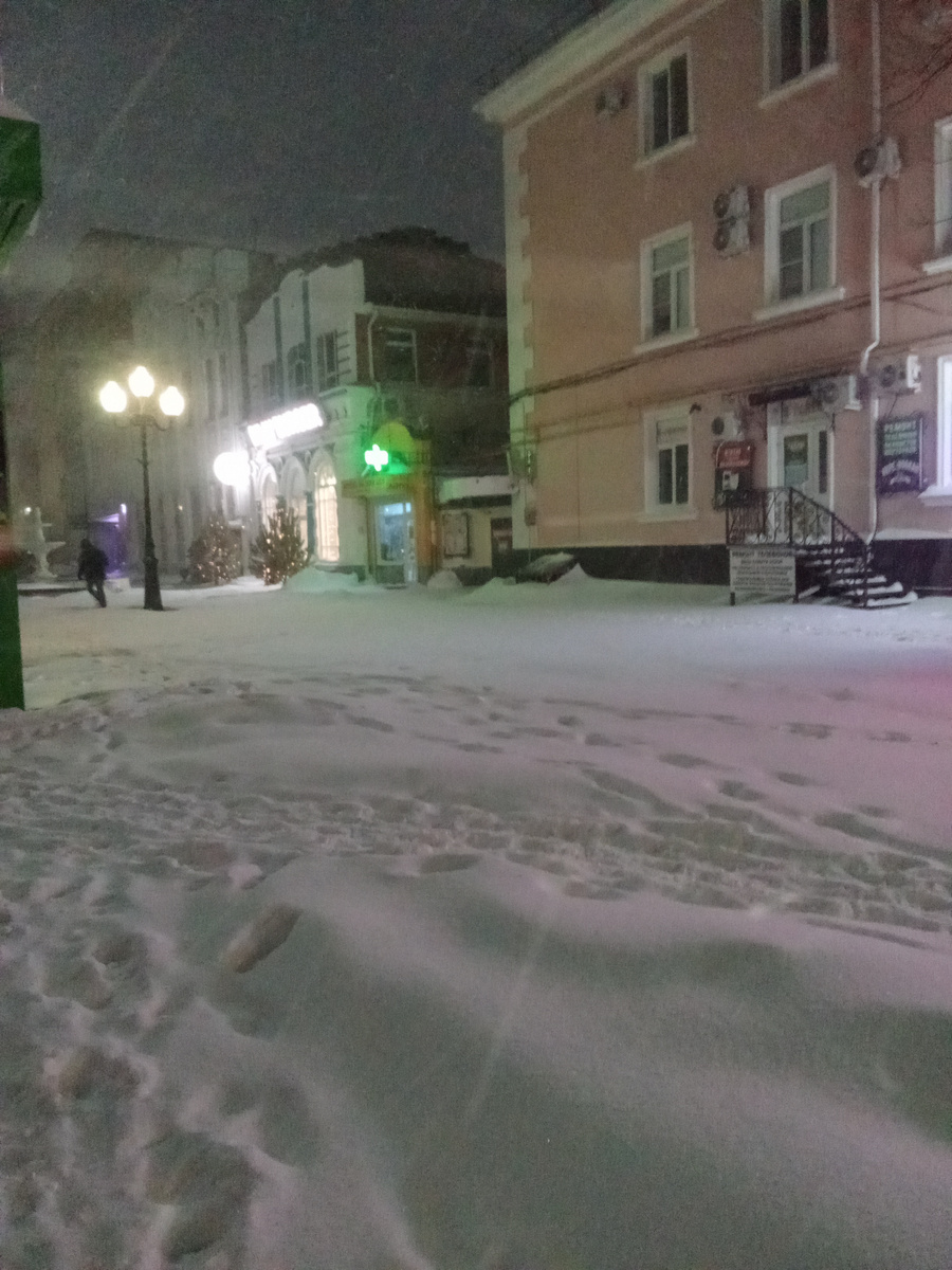А это у нас в понедельник был снегопад. Такой снежной зимы я лет 30 у нас не помню 