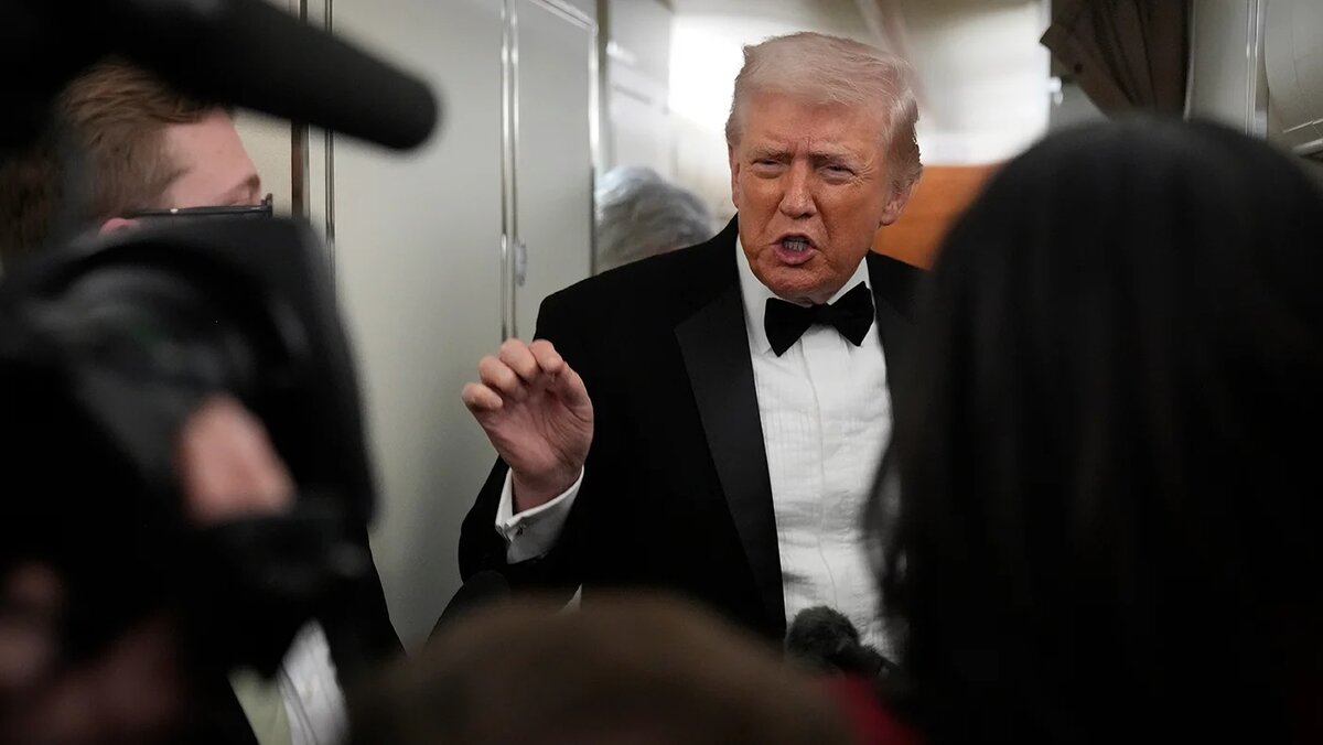   Mark Schiefelbein / AP