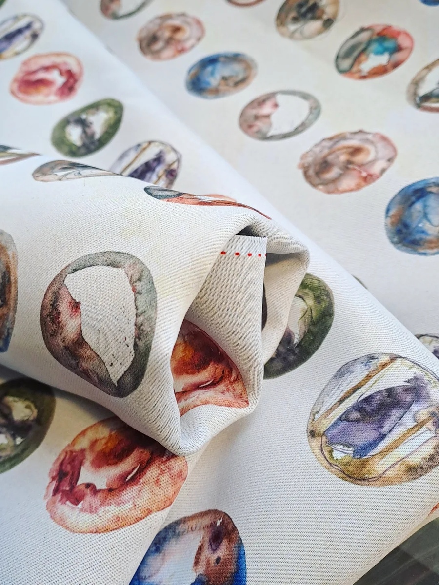 Принт на ткани от Наили Ри для серии мерча "Ovulla"