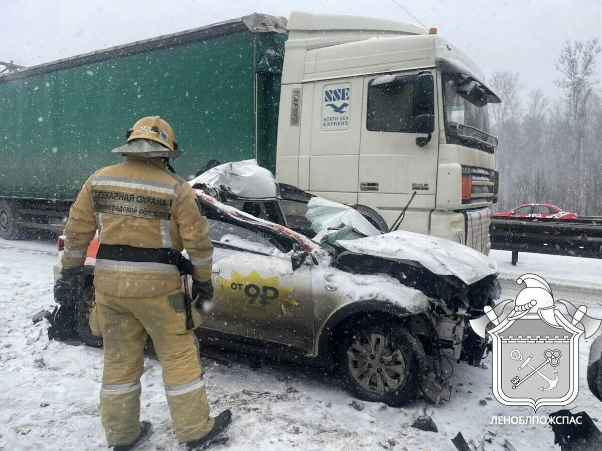    Место ДТП на КАД | © Фото : ЛЕНОБЛПОЖСПАС