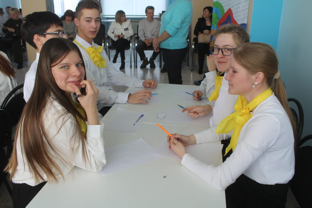     В Гае собрались команды учеников из школ Восточного Оренбуржья. Фото: Николай Вишняков.