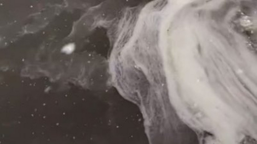 Волга у саратовского моста покрылась снежурой