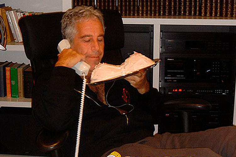    Ряд телеграм-каналов сегодня сообщили, что Эпштейн был в Казани лично — во время чемпионата мира по футболу в 2018 году. Но, судя по документам, кажется, это не совсем так. Он лишь организовал поездку в Татарстан для своих знакомых.   
Фото: www.capitalpictures.com / Global Look Press / www.globallookpress.com