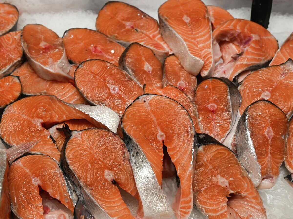    Продажа красной рыбы в московском супермаркете© РИА Новости . Кирилл Каллиников
